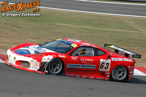 Ferrari F430 (al rokend) de Raidillon naar boven